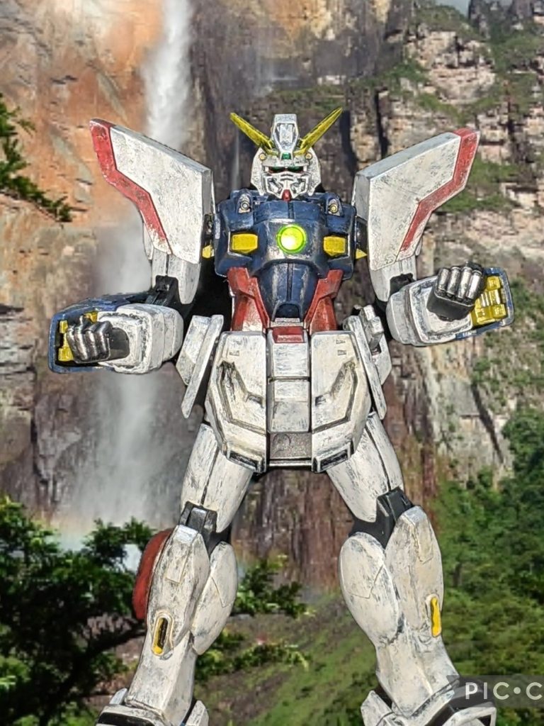 出ろぉぉぉ！！シャぁィニぃング…ガンダぁぁぁ厶っ！！ﾊﾟﾁﾝ!!