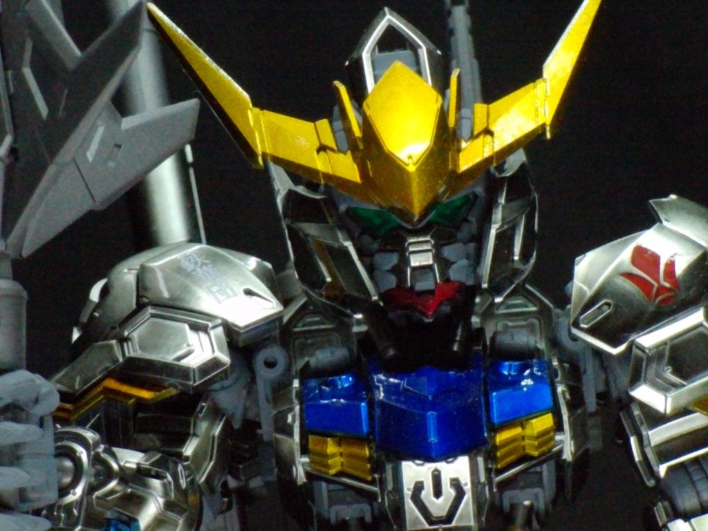 フレームはメカサフグレー、武器類はサフエヴォガンメタアイアンブラッドコーティングの上から光沢クリア&nbsp;
