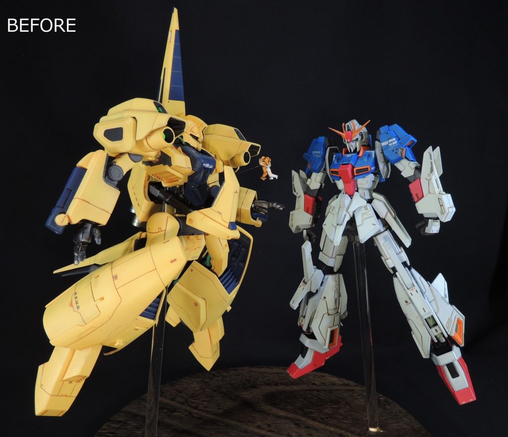 ■リニューアル前の状態こちらが、5年前に製作してGUNSTAに掲載した状態です。1/144メタスとゼータガンダム、そしてカミーユとファのフィギュアによる『星の鼓動は愛』のラストシーンの再現を試みています。■リニューアルの視点・ゼータガンダムのコクピットハッチが開いた状態にする。・台座を彩色して宇宙空間の雰囲気を出す。・パージされた背面ユニットを加える。といった内容を改善点として思い付きましたが、一つ目のコクピットハッチについては、すでに接着済みで取り外しができなかったため、思い切って新たに作り直すことにしました。1/144ゼータガンダムは何種類かありますが、腹部の改造を要せず、コクピットハッチの開閉機構が備わっているRG(リアルグレード)が最適であると判断しました。
