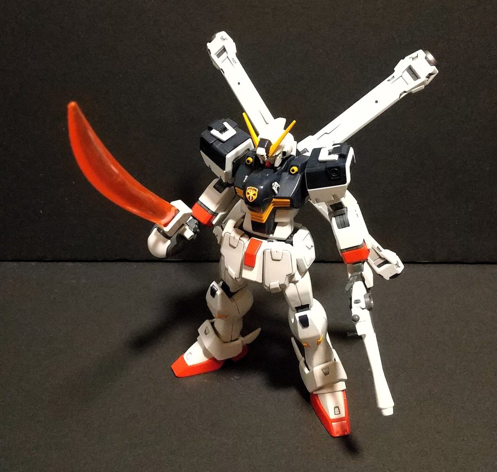 小型MSなので小さいのですがスケールガン無視で頭一つ大きいです。足が長すぎるように感じたので1ｃｍほど短くして1/144にしました。