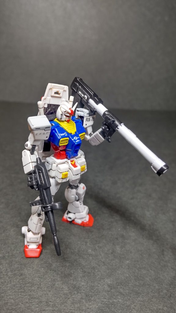 バズーカまで作る気力は持ち合わせていなかったので、以前スーパーガンダム用にスクラッチしたバズーカを持たせてみました。