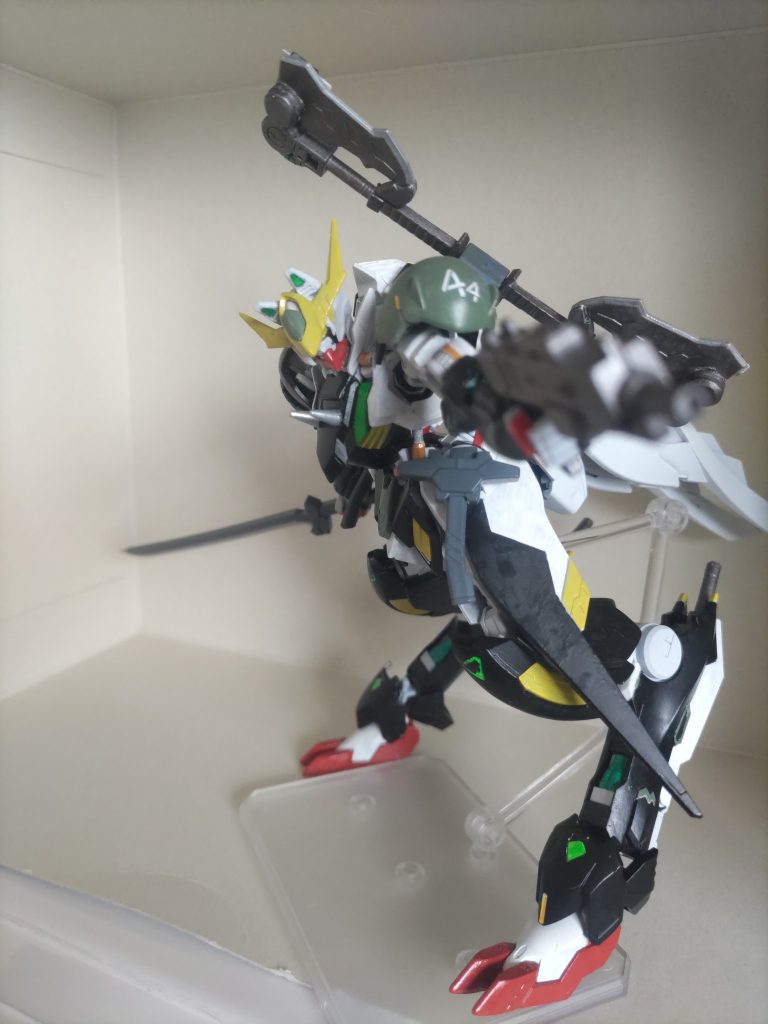 刀とハンドガン装備！
