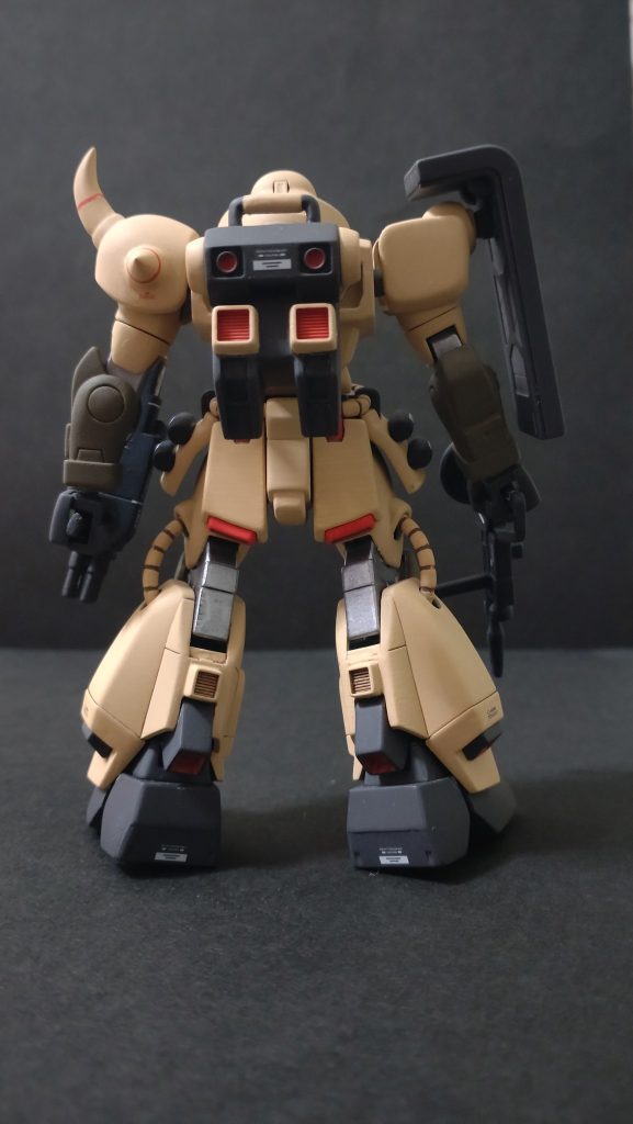 バックパックもジャンクパーツをディテールアップしました。