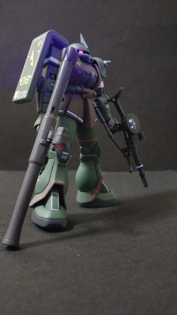 HG シャア専用ザク【筆塗り全塗装】–4枚目/制作者：一筆奏上