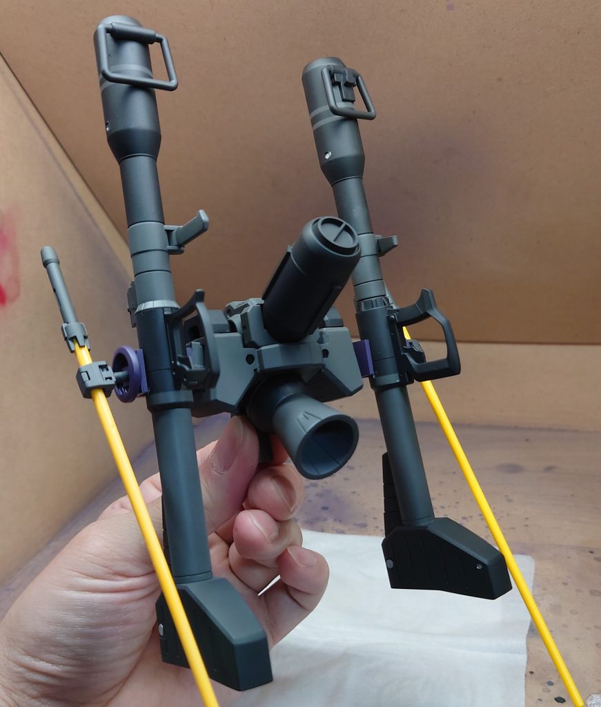 余剰パーツで作ったウエポンラック。バーニア、プロペラントタンクの様な物はジャンクパーツです。