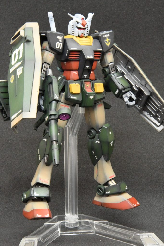 左斜め煽り。ジムタイプCの盾が余ってたのでそれも装備させてみました。