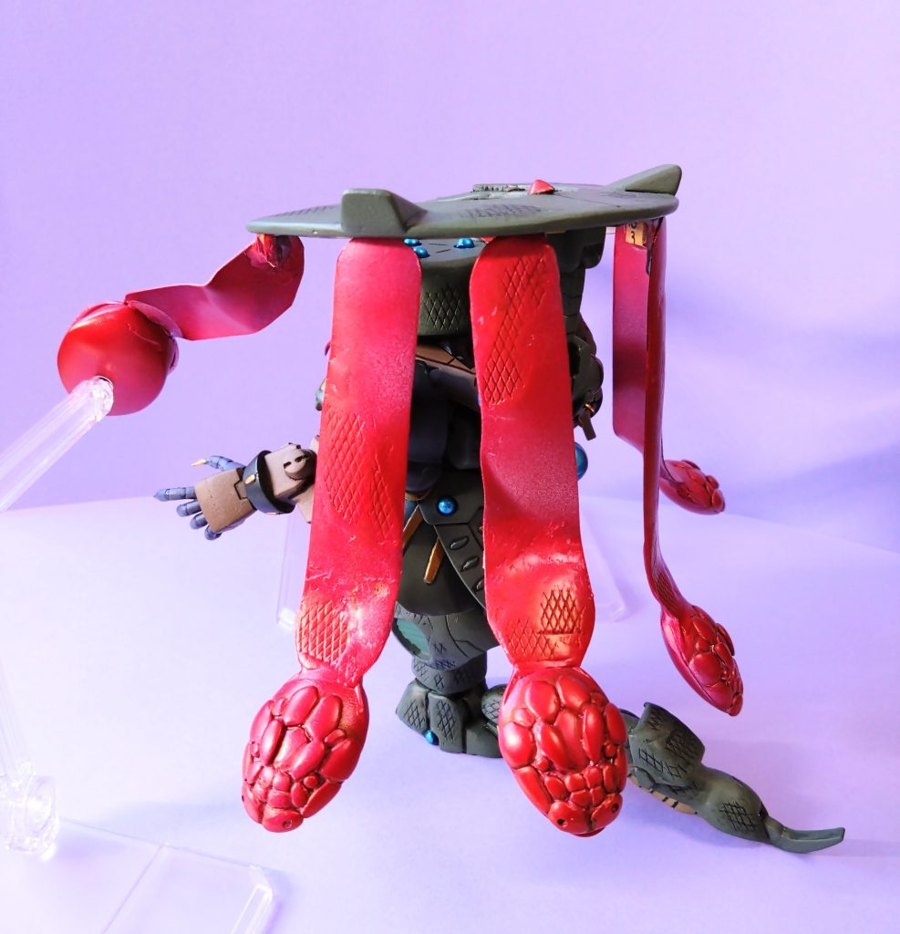 魔力のマントを多数の蛇に変化させ、それぞれが意志を持って凶暴に襲い来る。モンスター化で、体躯も巨大化し。魔法とパワー、両方の攻撃力が増している。