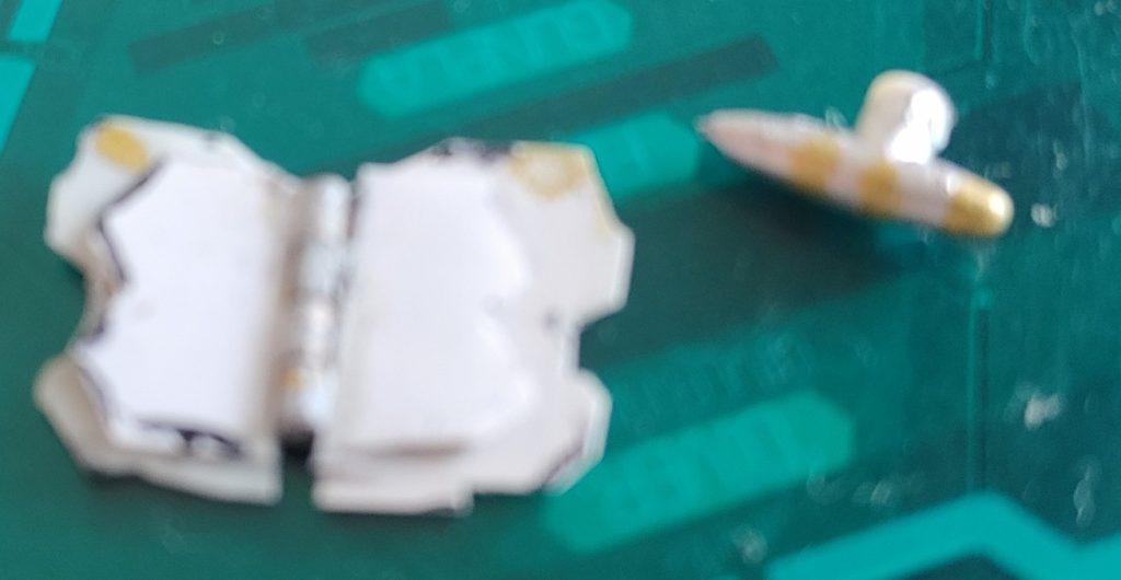 続き。丁番にくっ付けましたので、ノートのように開くことが。ドリムペンは、「プチッガイ　ラパパンパープル&ドラム」より、ドラムスティックを、ほぼ、そのまま使用。