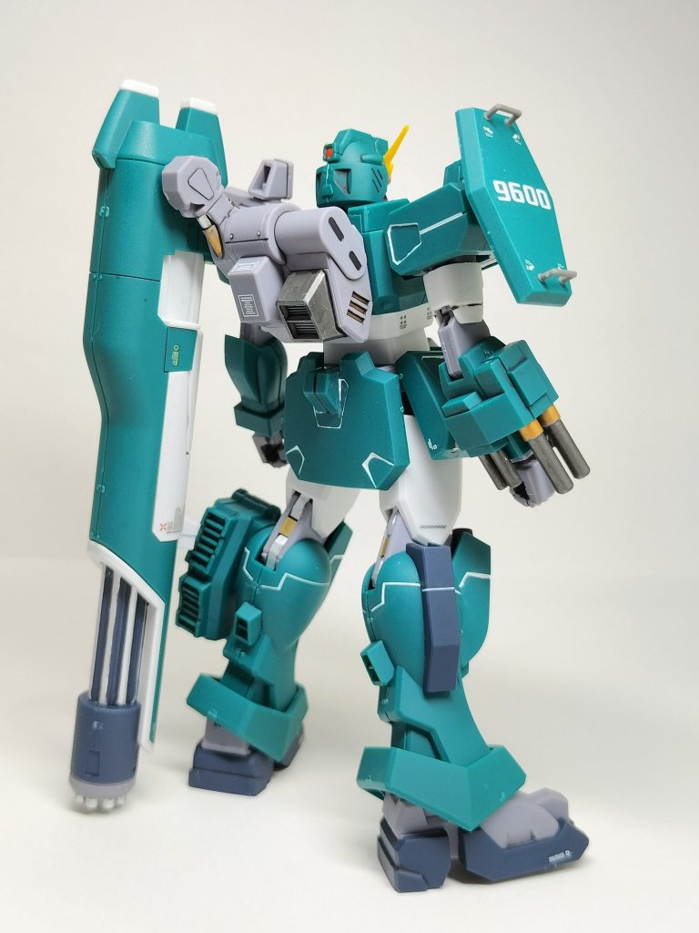 組んでみると意外にも78ガンダム味のあるあっさりした造形でしたのでコトブキヤさんのMSGやデカールで情報量を増やしました。エナメル白でスミ入れしたのがアクセントになって気に入ってます(gundam-kao6)