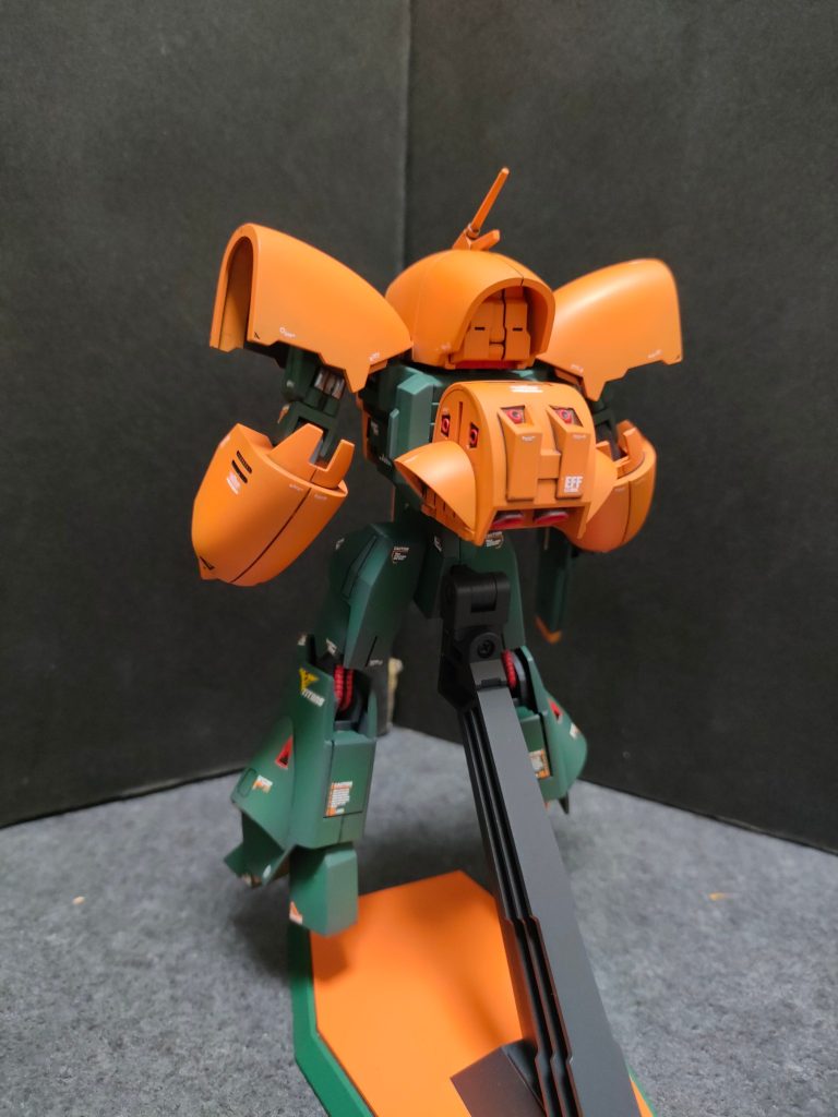 デカールペタペタしてスムースクリア艶消し吹いて完成。