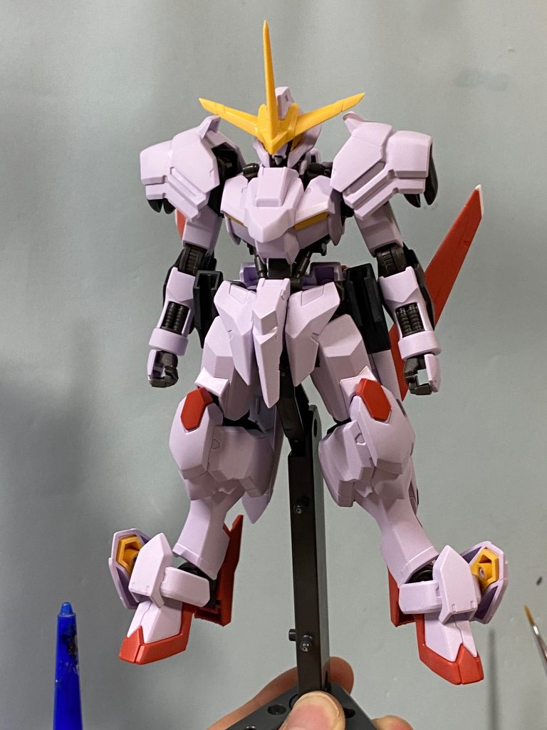 塗装前。整形色は結構赤いですねぇ。