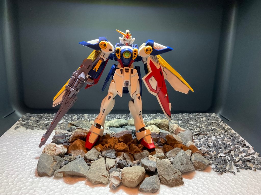 傷ついたウィングガンダム