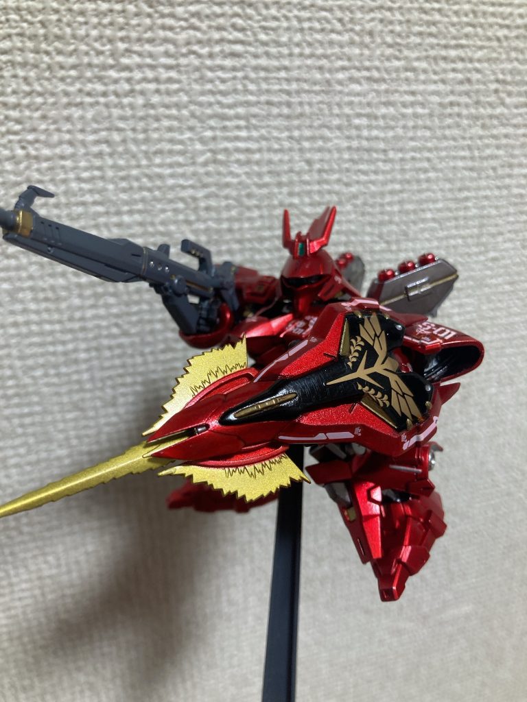 当時これを手に入れられた事をほんとに感謝するくらいの出来栄え、素組みでも相当なクオリティがある食玩だと思います。シールドのデカール貼るために中心のエンブレムの所はヤスって平にしました。