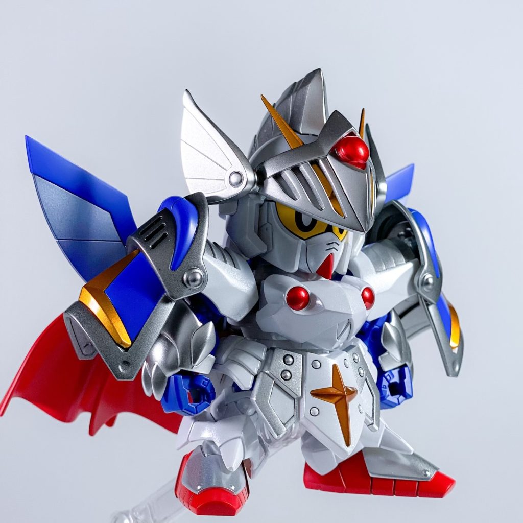 カッコイイですねえバーサル騎士ガンダム。両肩の鎧は力の盾を打ち直して作られた設定ですよね確か。騎士ガンダム系って設定熱いですよねえ。