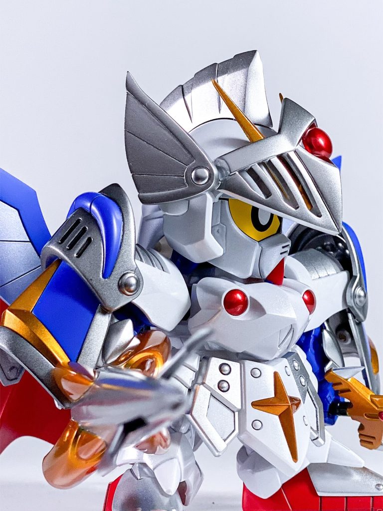 今回はヒロイックなカラーにしたかったので青＝クレオス&nbsp;コバルトブルー＋ガイアコバルトブルー少量赤＝ピンク下地→クレオス&nbsp;モンザレッド白＝クレオス&nbsp;クールホワイト＋パープル＋グレー→ダイヤモンドシルバーシルバーは黒下地と白下地で分けてます。またナイトフライヤーは青下地にガイアEXシルバー＋クレオス&nbsp;メタルブルーで調色したメタリックブルーで塗装してます。ゴールドはクレオス&nbsp;メタルイエロー＋メタルレッド→クリアレッド＋クリアイエローで少しオレンジ強めに。