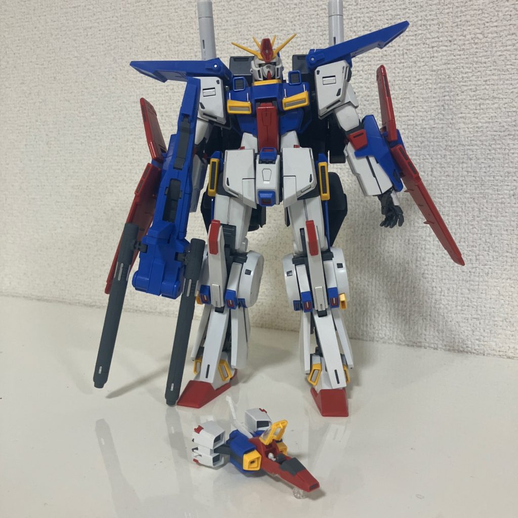 今回は武器は艶消し加工本体は半光沢にしました。