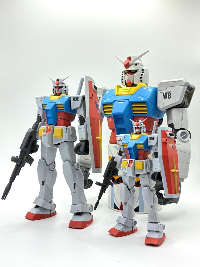 1/48 〜1/144までの比較。Gアーマーもそうですが、全て同じカラーに仕上げてます。メガサイズは画角に収まらないので上半身のみで。やっぱ1/100 ガンダム2.0はカッコ良い。