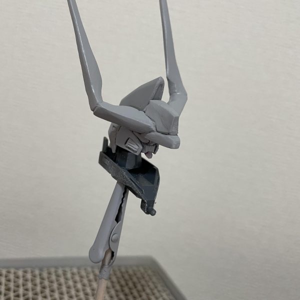 さらに修正いろいろこねくりまわしましたが結果ほぼ原形残ってません！クスィーのパーツは一切使ってないですプラ板とパテとバッグクロージャー（食パンの袋のあれ）とペットボトルのキャップで形成されています気に入った！満足（3枚目）