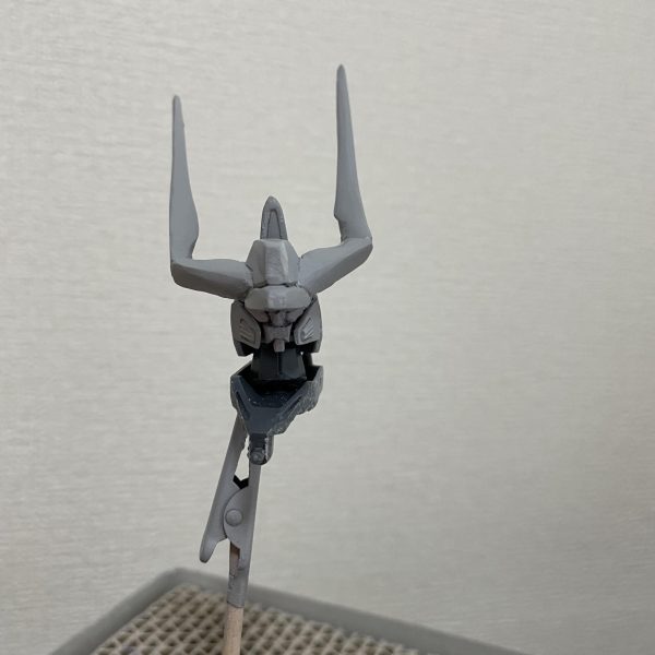 さらに修正いろいろこねくりまわしましたが結果ほぼ原形残ってません！クスィーのパーツは一切使ってないですプラ板とパテとバッグクロージャー（食パンの袋のあれ）とペットボトルのキャップで形成されています気に入った！満足（4枚目）