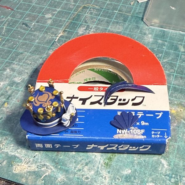 制作中のフィギュアライズミオリネ素体フリーナの進捗状況です。本体がほぼ完成です。右目にまつ毛を2本植毛してみました。ミオリネからフリーナに少し近付いた気がします(zaku-kao8)後は武器を作って投稿します🙇‍♂️（5枚目）