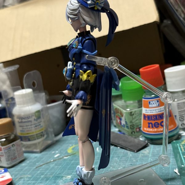 制作中のフィギュアライズミオリネ素体フリーナの進捗状況です。本体がほぼ完成です。右目にまつ毛を2本植毛してみました。ミオリネからフリーナに少し近付いた気がします(zaku-kao8)後は武器を作って投稿します🙇‍♂️（3枚目）