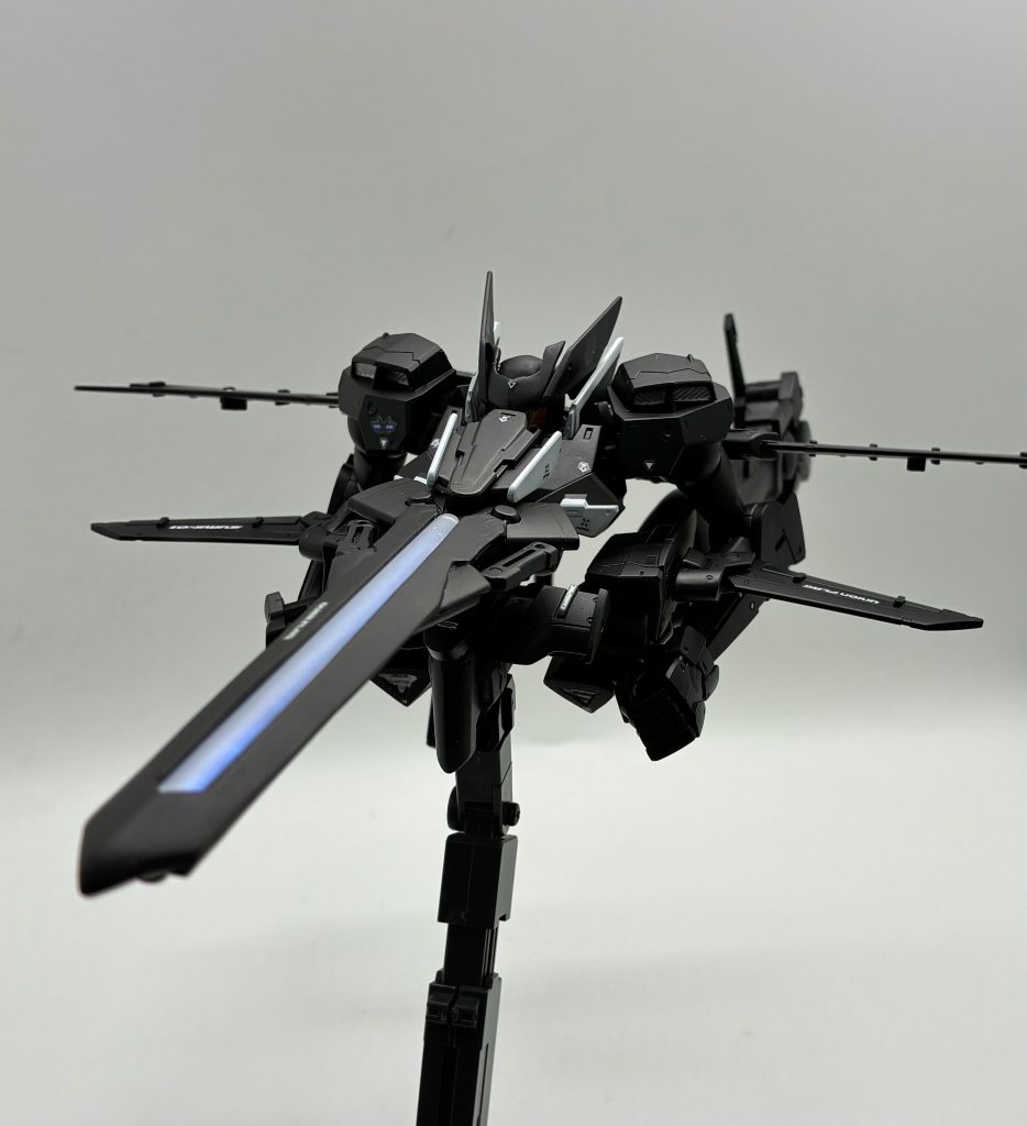 飛行形態。新型リニアライフルの幅を広げて強調しました。脱落しないように磁石を仕込んでます。