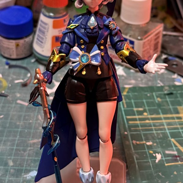 制作中のミオリネ素体フリーナの進捗状況です。本体は前回から前髪を少し改修してほぼ完成。武器も出来上がったので、近日中に完成品を投稿出来そうです(gandam-hand1)（3枚目）