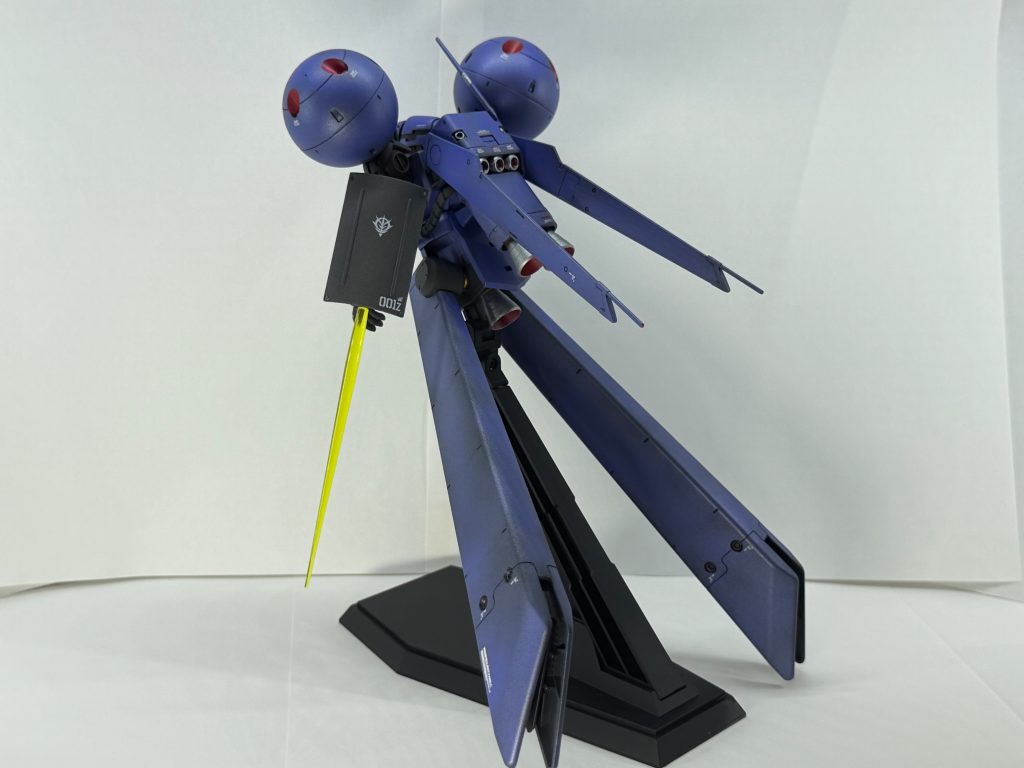 本体の青は、ドラッツェらしくコバルトブルーにヴァイオレットを少々混ぜてスーパーシルバーで割りました。メタリック感も出て、自画自賛です。