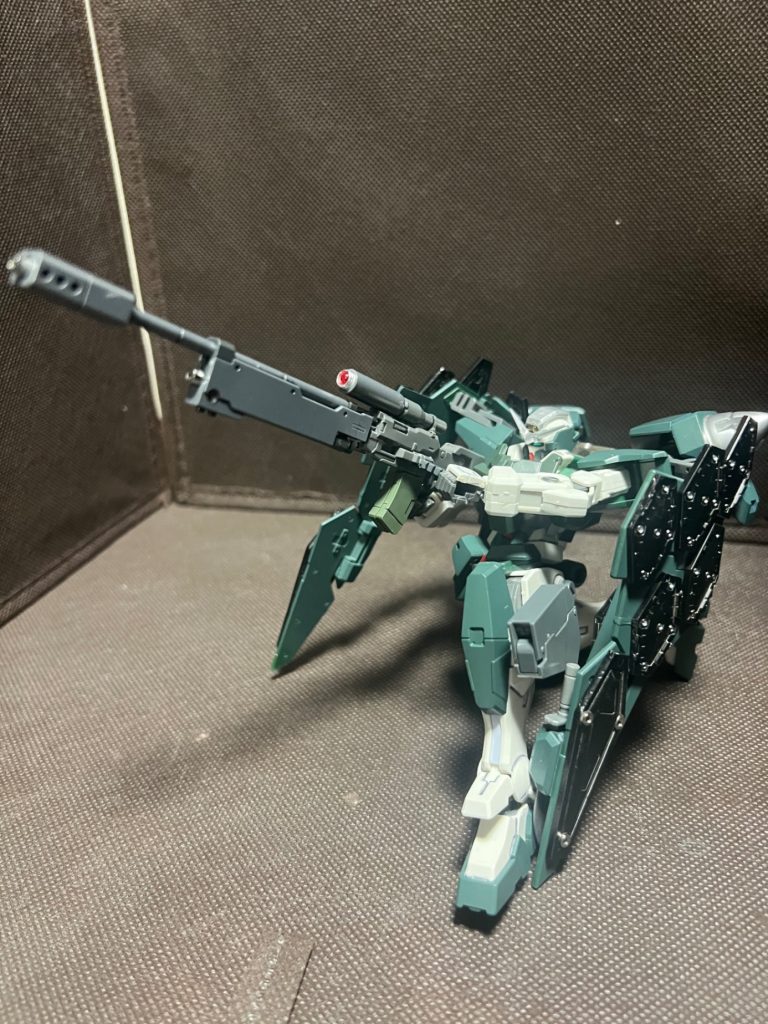 スナイパーライフルの射撃シーン