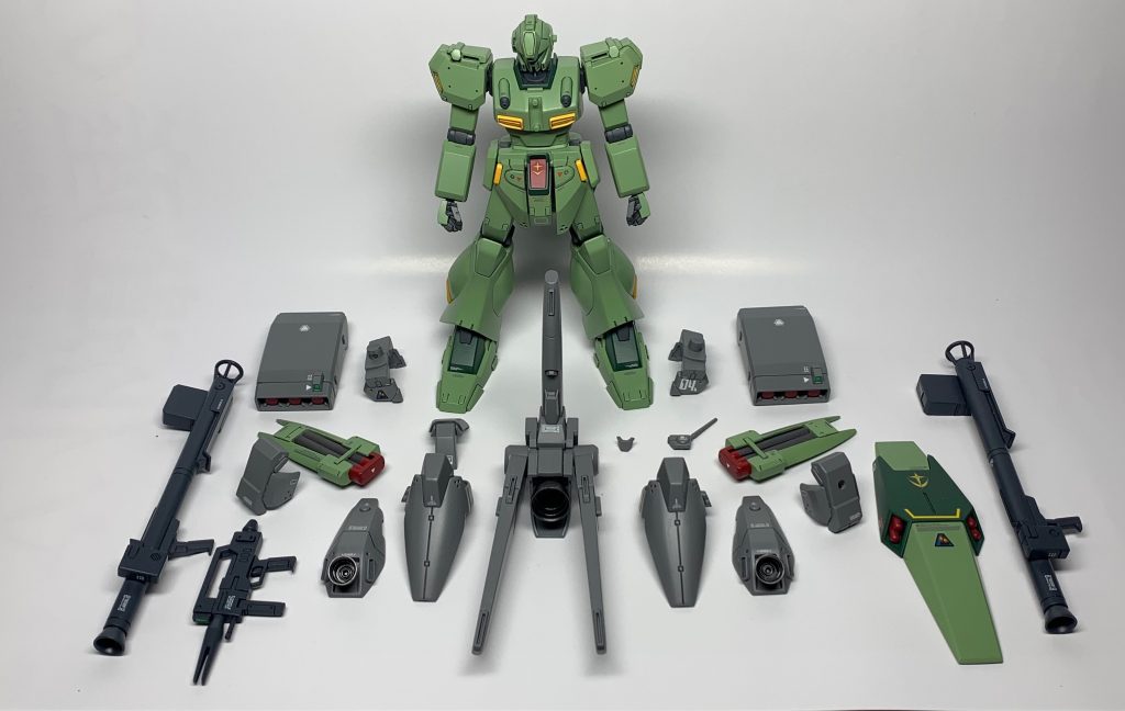 組立前の画像です。こういう画像って「ウェポンロードディスプレイ」って言うんですね！