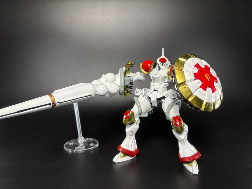 シールドとハクジ構えポーズ。武器があるとちょっとはデュークモンっぽい…？