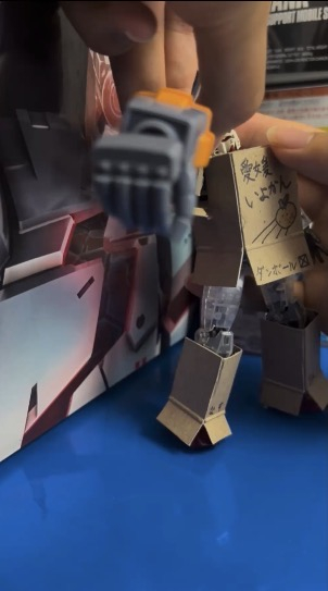 ロケットパンチ撃たれる視点