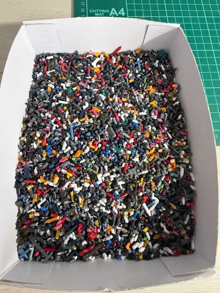 2度切りした時のゴミ集めてたらこんなになりました、、新しいの作るか、ディテールを増やしをやるか悩みどころです