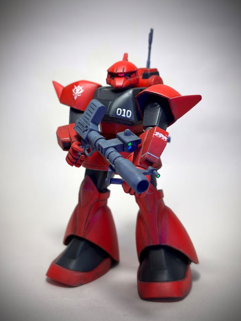 左腕の獅子？はデカールを使いました。武器が豊富ですが、両手持ちはなかなか難しいですねえ。最後までご覧いただきありがとうございました。
