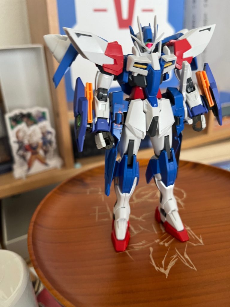 《4th Drive System》GNドライブを4つ接続することにより、とてつもない機動性能を持つ4thdriveによりトランザムをさらに超えた《トランザムクロノス》を使えるこの機体がトランザムを使うと青色に光るそしてトランザムクロノスを使うと金色に光る