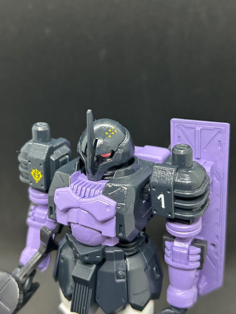 胸部アップ頭部の星マークが気に入ってます。もう少しデカールを貼りたかったですが、久しぶりのせいか難航しました。