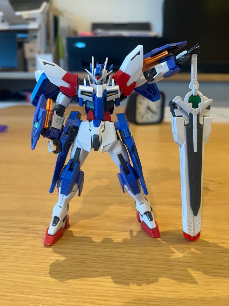 この武装は、大剣としてもブラスターとしても使える機能