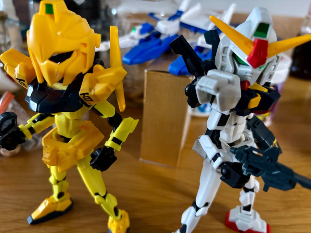 特徴としてはいい年した大人 がガンダム の コスプレ をしたら、こんな感じに仕上がりそうだろうなぁって。。。寸足らず の BB戦士 のボディ と SD のヘルメット感 が持ち味 です。（笑）