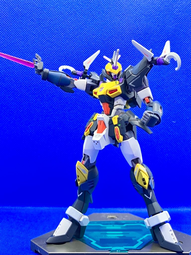 掌から出るソードで相手のガンプラスピリットを吸収する