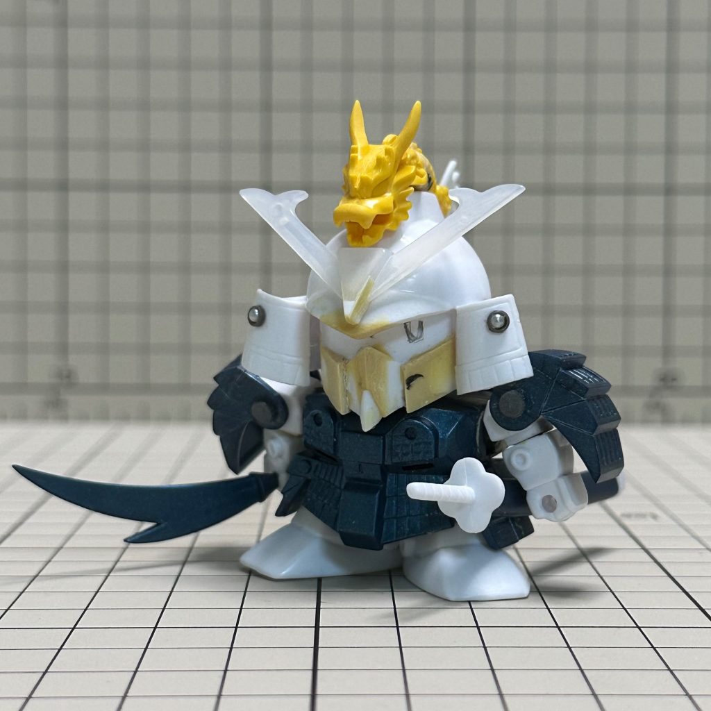 塗装前。元祖SDガンダムのパッケージに使用されたイラストのポーズをイメージしています。