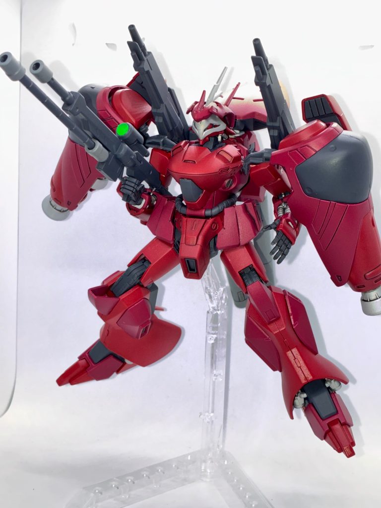 また、ダブルバレルビームライフルの下方の銃口は取り外しが行え、リーチが長いビームナガマキとして使用できる。こちらもビームナギナタ同様に両刃展開できます。