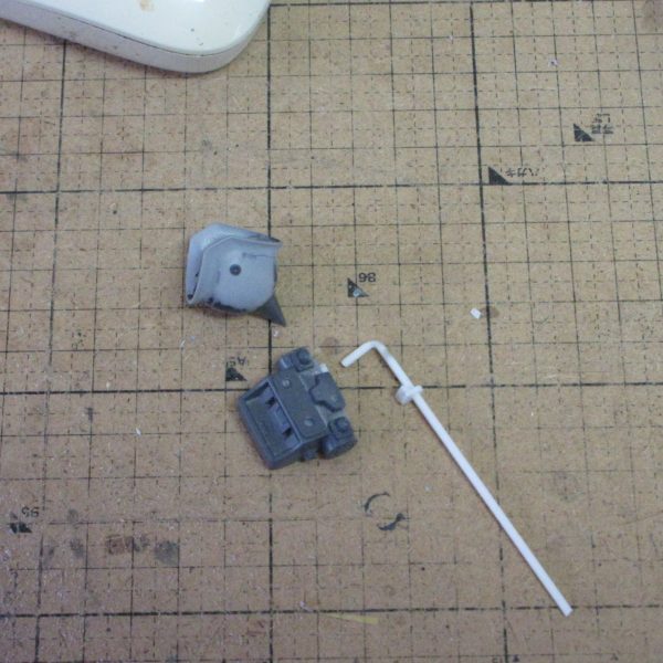私にかかれば、旧ザクだってザクになってしまうのです。プロペラントタンク作りは楽しいけど、毎回、本体への固定で難がでますねぇ。（2枚目）