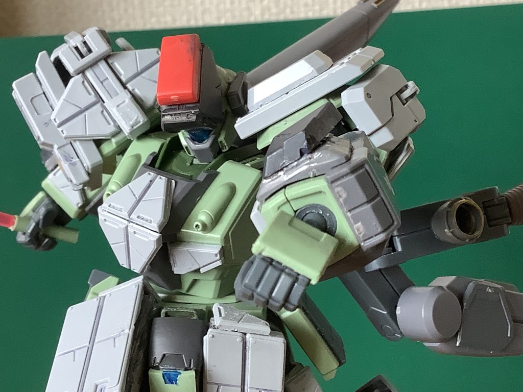 武器③グレネードランチャー両腕部に2門搭載されている。不意打ちで使うことが多い。