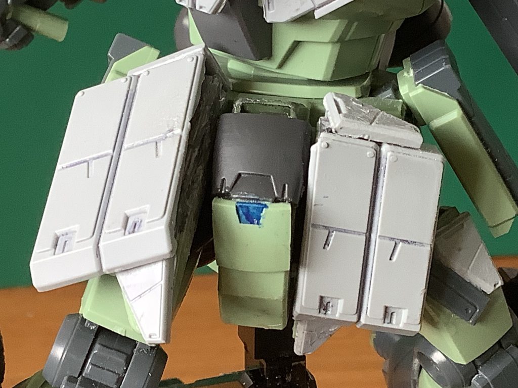 腰部サブカメラ頭部のメインカメラが破壊された場合でも、変わらず戦闘を続行することができる。なお、腰部にあるため視点は低い。
