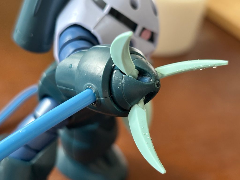 爪！管の穴はハンダゴテで開けました！
