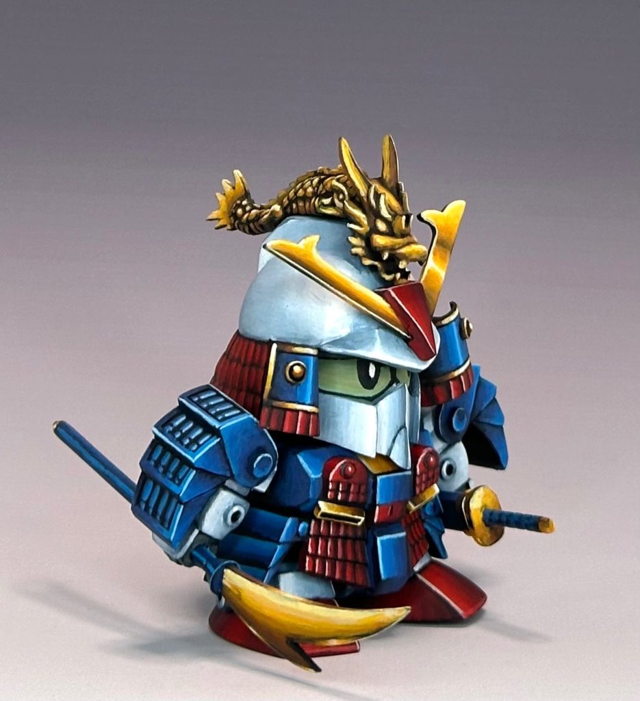 元キットの頭の龍は小さいので、疾風剣豪精太から拝借。胴体をカットして兜の形状に合わせ、尻尾の先はプラ板で製作しました。額のアンテナのベースを下に延長して、取り付け位置も下げてます。