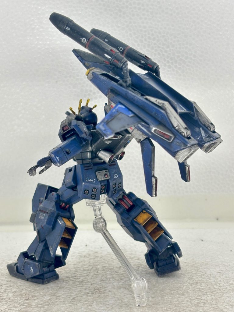 ライフル構え　背面