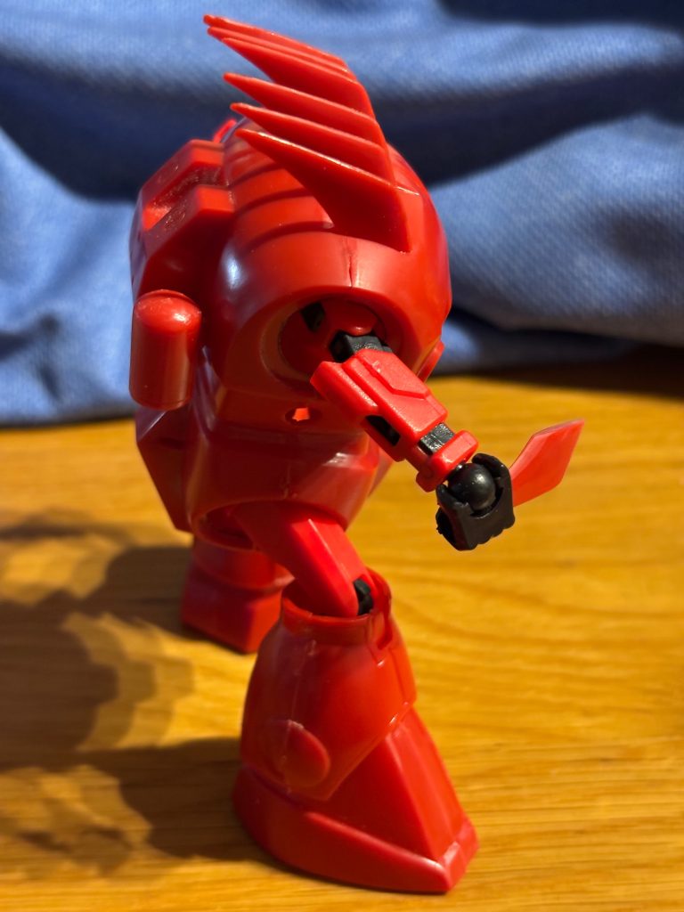 閲覧ありがとうございます😊旧キットゾゴッグのジャンクパーツを使用しました😌戦闘フィギュアも店舗に沢山陳列してますね、日中のアスファルトがとても暑い🫠以上と成ります。😌