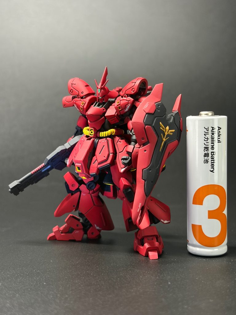 サザビーレッド単色でシンプルに。デカールもちょっとだけに。似合ってるかどうかはわかりません…&nbsp;素組みではイマイチかなって思ってたんですが、パーツで見るとなかなかカッコイイ。バランス変えたら、大変お気に入りになりました🙋‍♂️