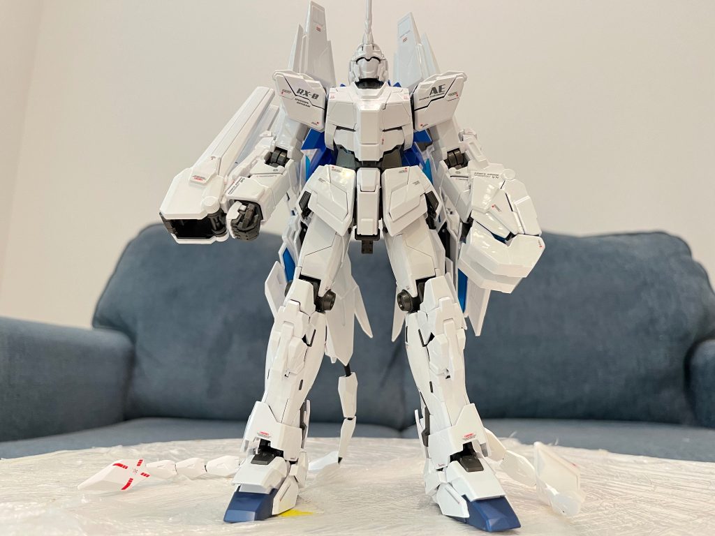 これは念願のキットです。特徴は2号機バンシィと3号機フェネクスのそれぞれの兵器をユニコーンに構えます。アニメに登場されていませんが、昔の”Gundam Front Tokyo”で映像したものを一度見たことがあります。
